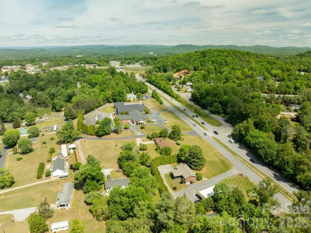 1818 Hickory Boulevard SW, Lenoir, NC 28645