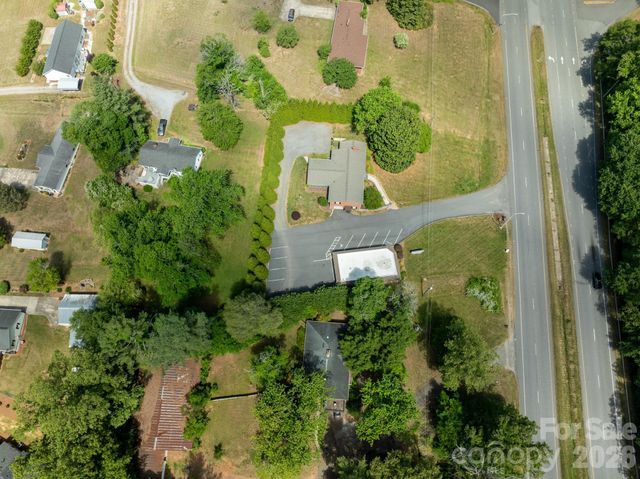 1818 Hickory Boulevard SW, Lenoir, NC 28645