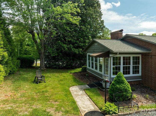 1818 Hickory Boulevard SW, Lenoir, NC 28645