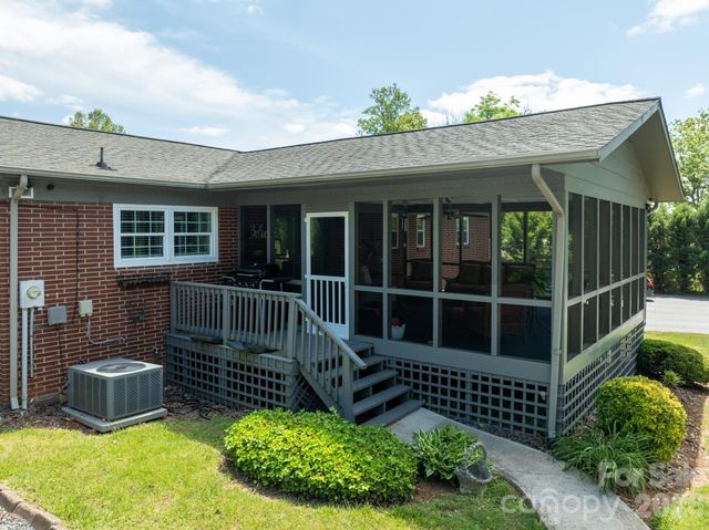 1818 Hickory Boulevard SW, Lenoir, NC 28645