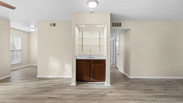 8702 Village Dr Apt 1300, San Antonio, TX 78217