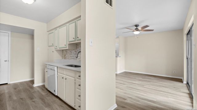 8702 Village Dr Apt 1300, San Antonio, TX 78217