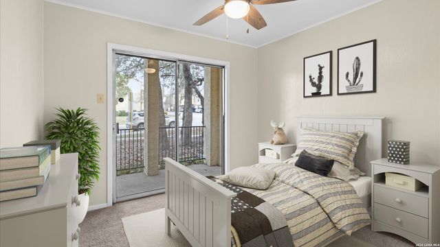 8702 Village Dr Apt 1300, San Antonio, TX 78217