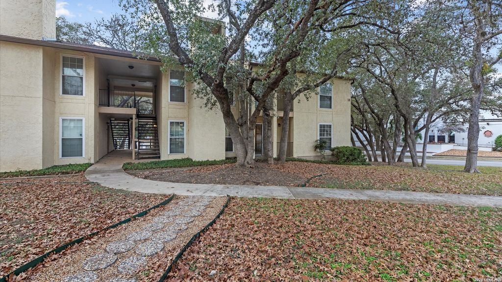 8702 Village Dr Apt 1300, San Antonio, TX 78217