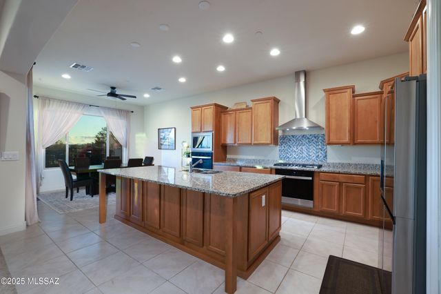 2567 W Plateau Ridge Drive, Oro Valley, AZ 85742