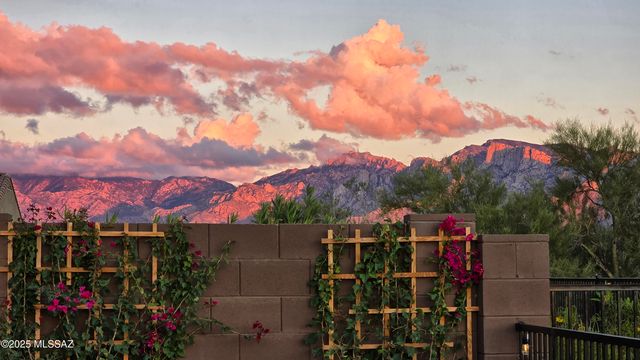 2567 W Plateau Ridge Drive, Oro Valley, AZ 85742