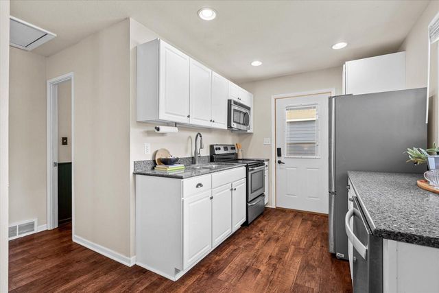 W67N408 Grant AVENUE, Cedarburg, WI 53012