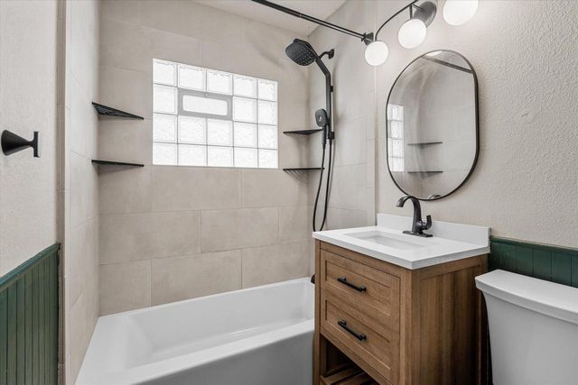 W67N408 Grant AVENUE, Cedarburg, WI 53012