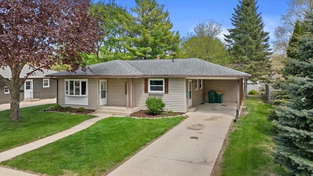 W67N408 Grant AVENUE, Cedarburg, WI 53012