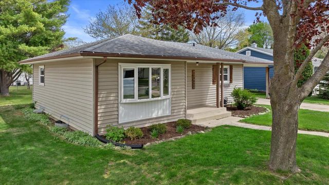 W67N408 Grant AVENUE, Cedarburg, WI 53012
