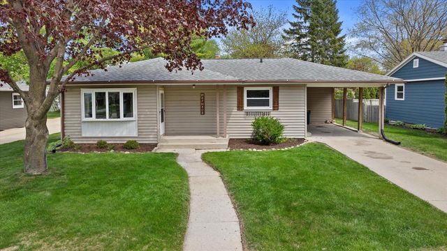 W67N408 Grant AVENUE, Cedarburg, WI 53012