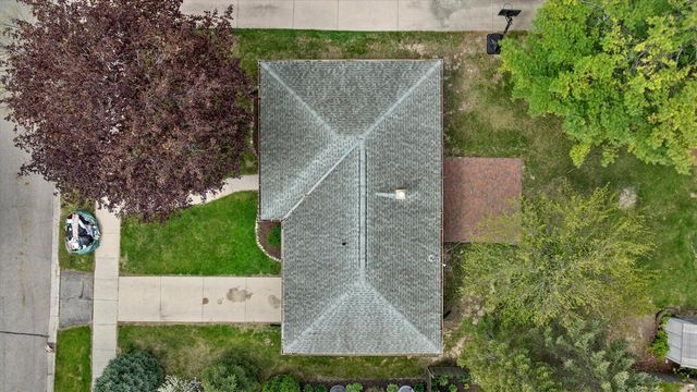 W67N408 Grant AVENUE, Cedarburg, WI 53012