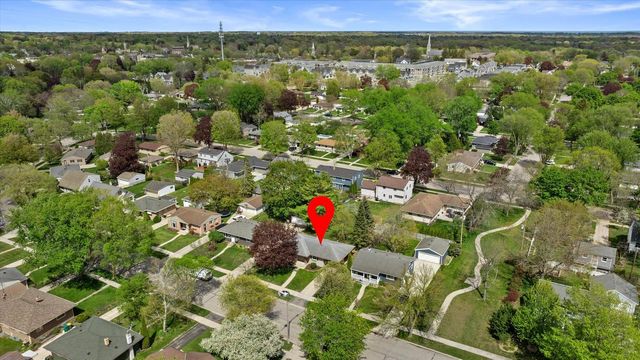 W67N408 Grant AVENUE, Cedarburg, WI 53012