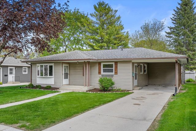 W67N408 Grant AVENUE, Cedarburg, WI 53012
