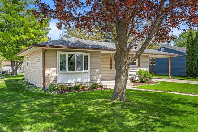 W67N408 Grant AVENUE, Cedarburg, WI 53012