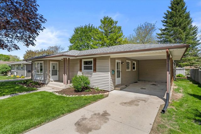 W67N408 Grant AVENUE, Cedarburg, WI 53012