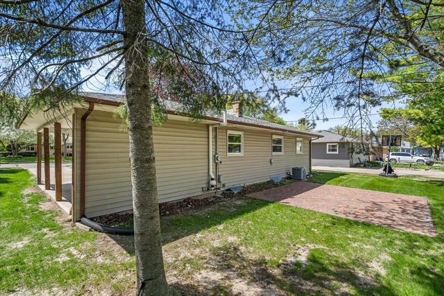 W67N408 Grant AVENUE, Cedarburg, WI 53012