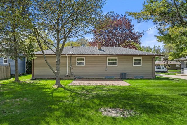W67N408 Grant AVENUE, Cedarburg, WI 53012