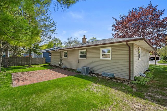 W67N408 Grant AVENUE, Cedarburg, WI 53012