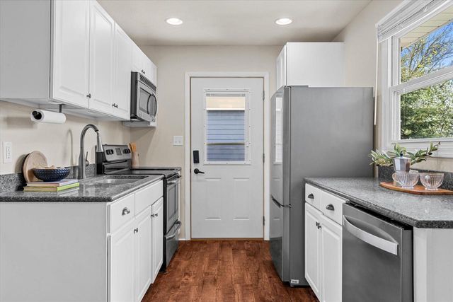 W67N408 Grant AVENUE, Cedarburg, WI 53012