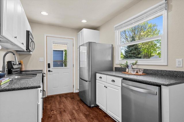 W67N408 Grant AVENUE, Cedarburg, WI 53012