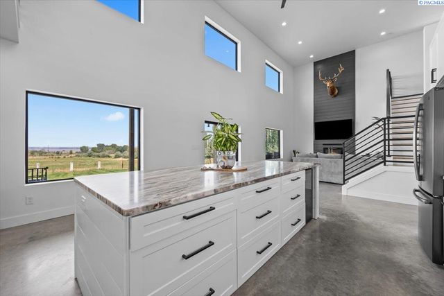 246614 E Hover Rd, Kennewick, WA 99337