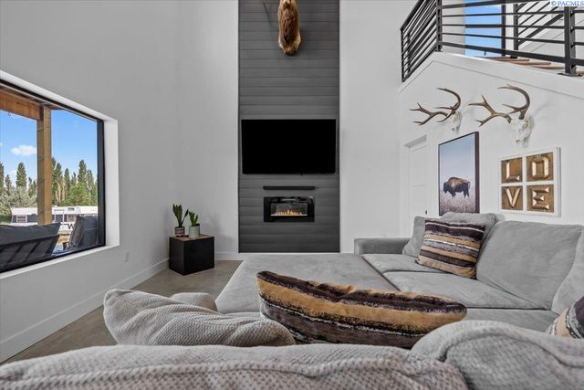 246614 E Hover Rd, Kennewick, WA 99337