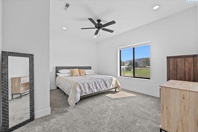 246614 E Hover Rd, Kennewick, WA 99337