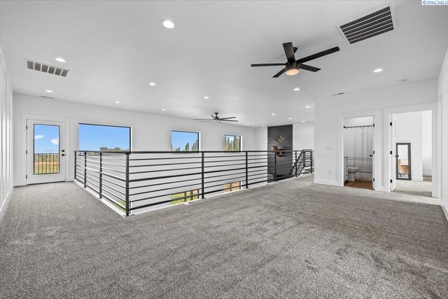 246614 E Hover Rd, Kennewick, WA 99337