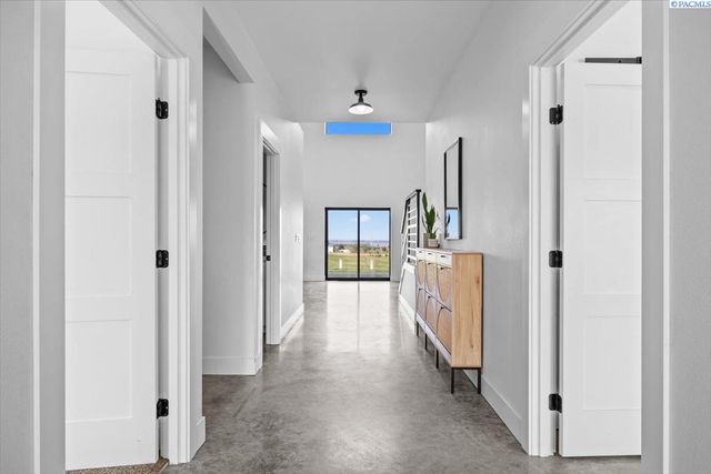 246614 E Hover Rd, Kennewick, WA 99337