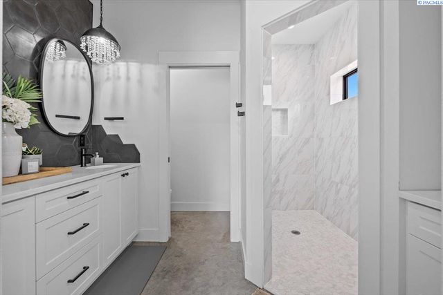 246614 E Hover Rd, Kennewick, WA 99337