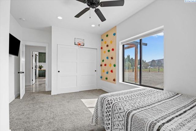 246614 E Hover Rd, Kennewick, WA 99337