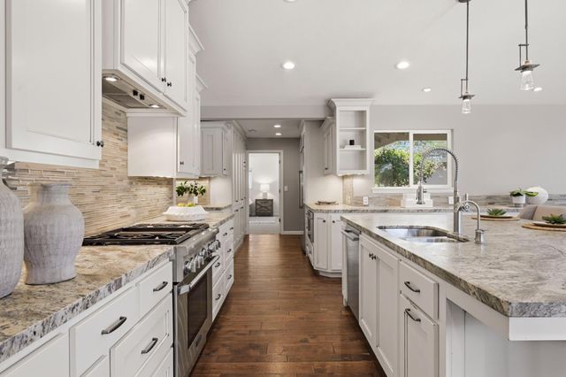 7585 Gold Dr, Loomis, CA 95650