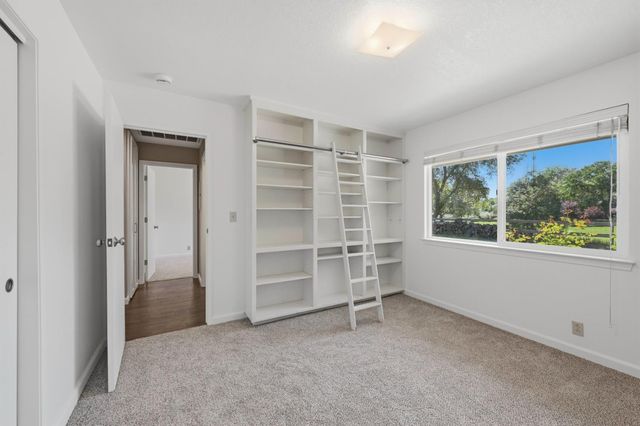 7585 Gold Dr, Loomis, CA 95650