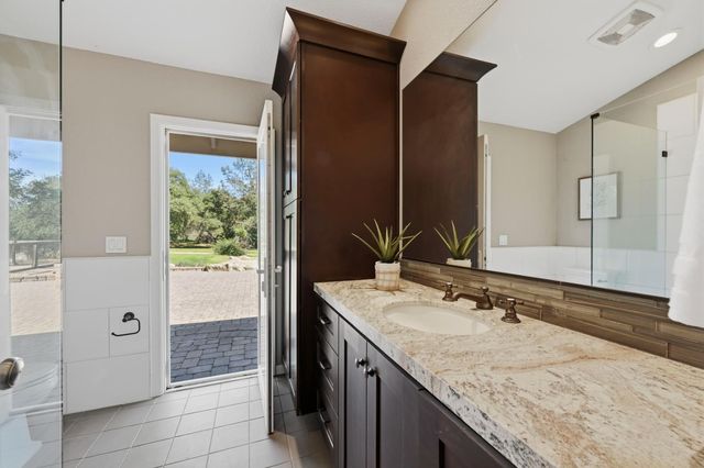 7585 Gold Dr, Loomis, CA 95650