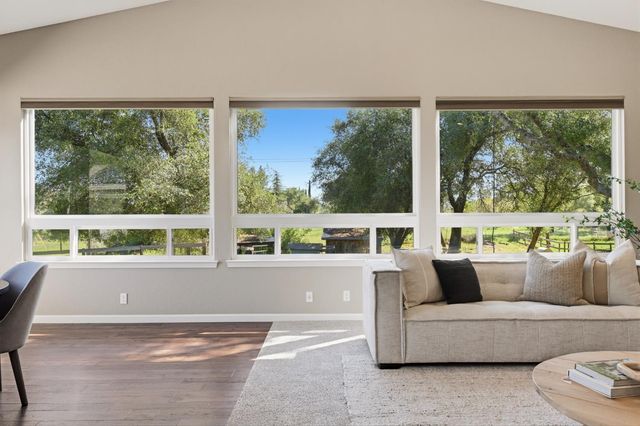 7585 Gold Dr, Loomis, CA 95650