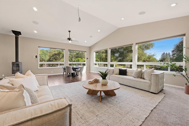 7585 Gold Dr, Loomis, CA 95650