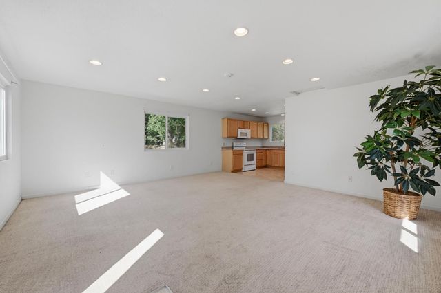 7585 Gold Dr, Loomis, CA 95650