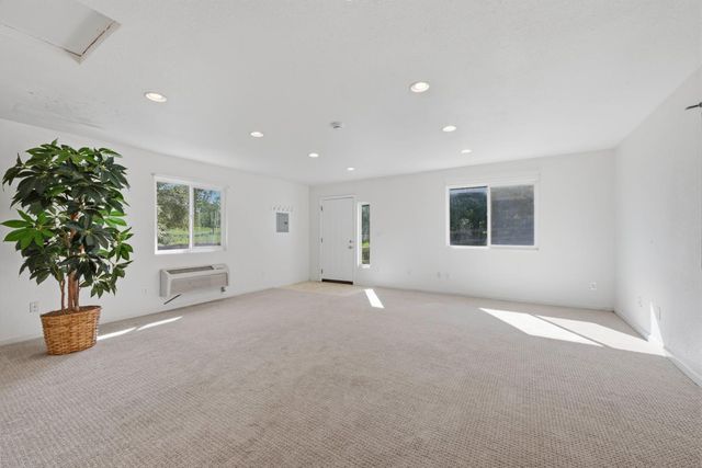 7585 Gold Dr, Loomis, CA 95650