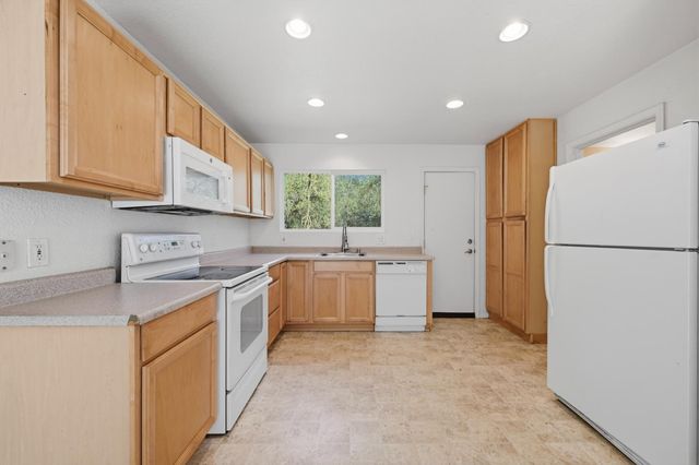 7585 Gold Dr, Loomis, CA 95650