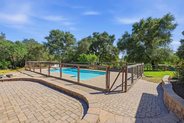 7585 Gold Dr, Loomis, CA 95650