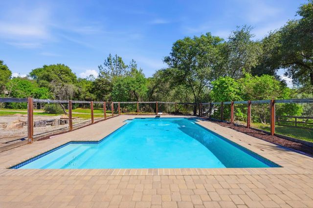 7585 Gold Dr, Loomis, CA 95650