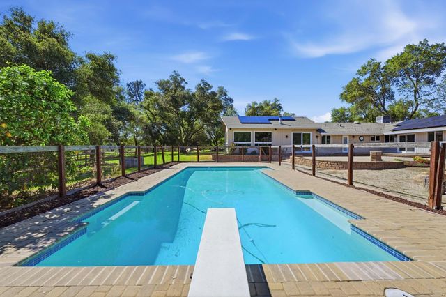 7585 Gold Dr, Loomis, CA 95650