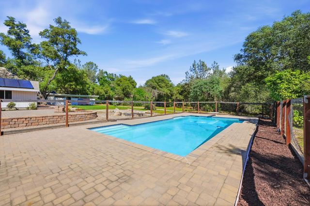 7585 Gold Dr, Loomis, CA 95650