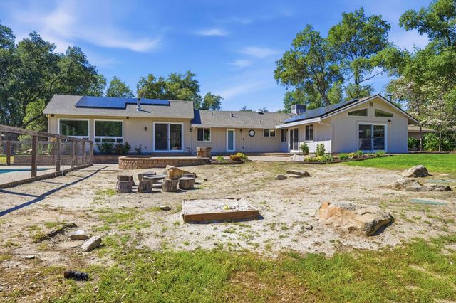 7585 Gold Dr, Loomis, CA 95650