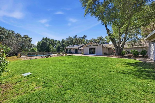 7585 Gold Dr, Loomis, CA 95650