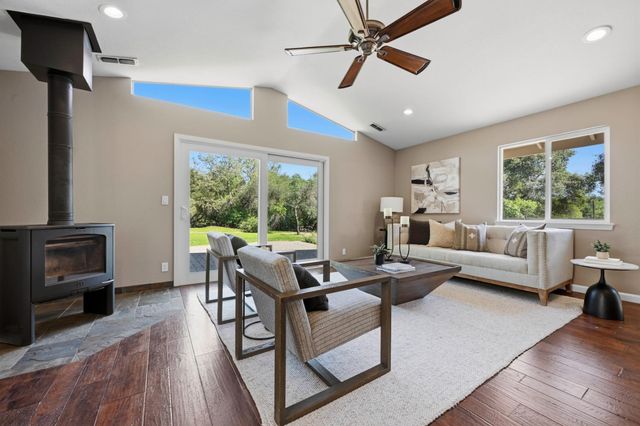 7585 Gold Dr, Loomis, CA 95650