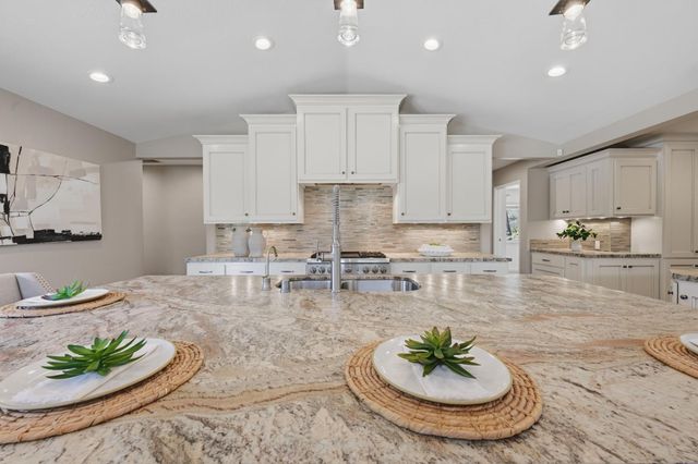 7585 Gold Dr, Loomis, CA 95650