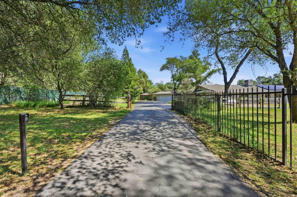 7585 Gold Dr, Loomis, CA 95650