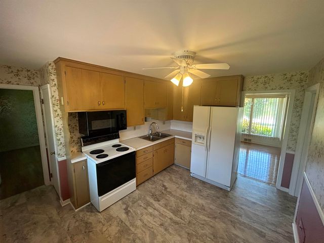 512 Handy Drive, Bay City, MI 48706